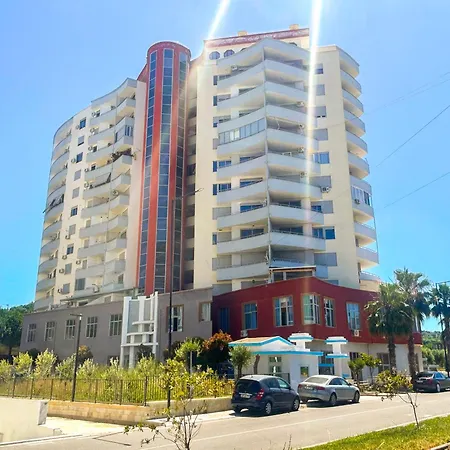 White Apartamento Golem (Tirana)