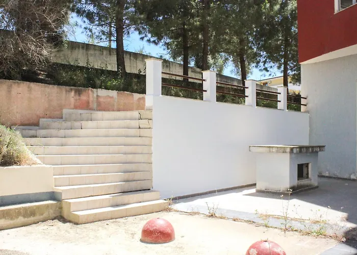 White Apartamento Golem (Tirana)